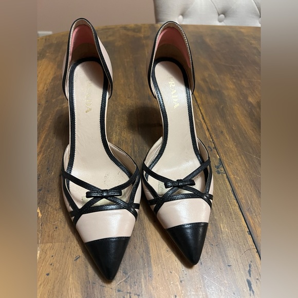 Prada Bow Front Cream & Black Pumps 36 - Picture 2 of 6